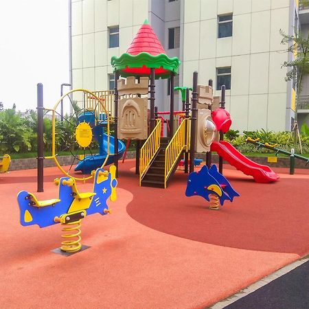 Modern And Comfortable Studio Apartment Springlake Summarecon Near Summarecon By Travelio เบกาซิ ภายนอก รูปภาพ